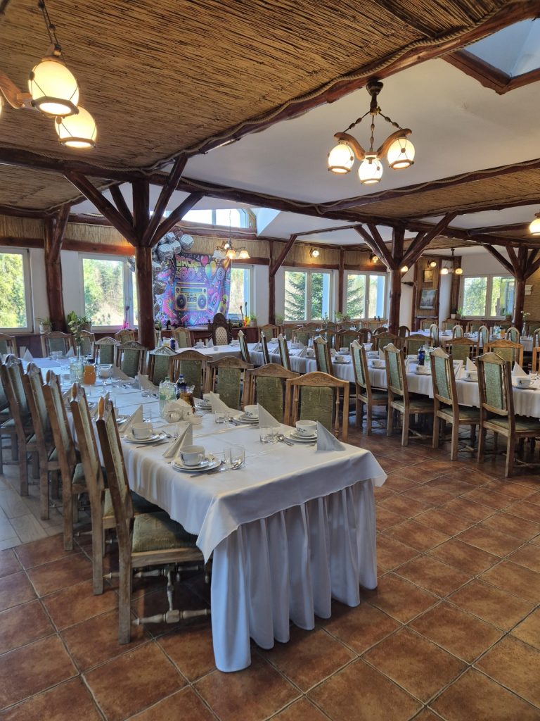 Sala udekorowana na przyjęcie tematyczne